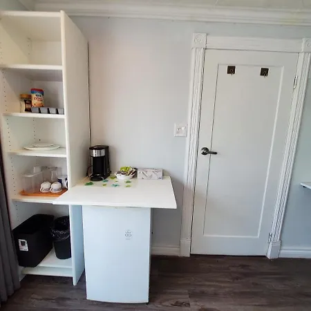 Renovated Cozy Bedroom With Private Washroom Toronto Exterior photo