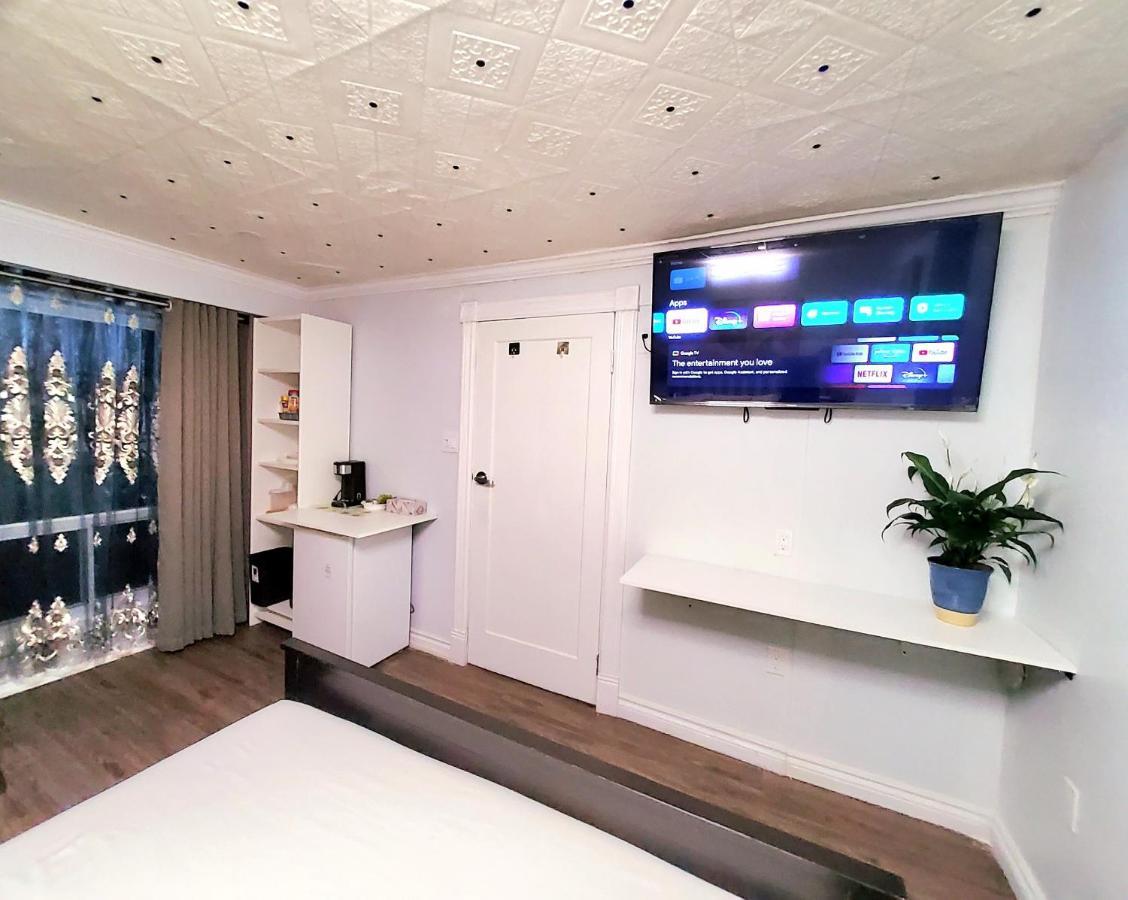 Renovated Cozy Bedroom With Private Washroom Séjour chez l'habitant Toronto